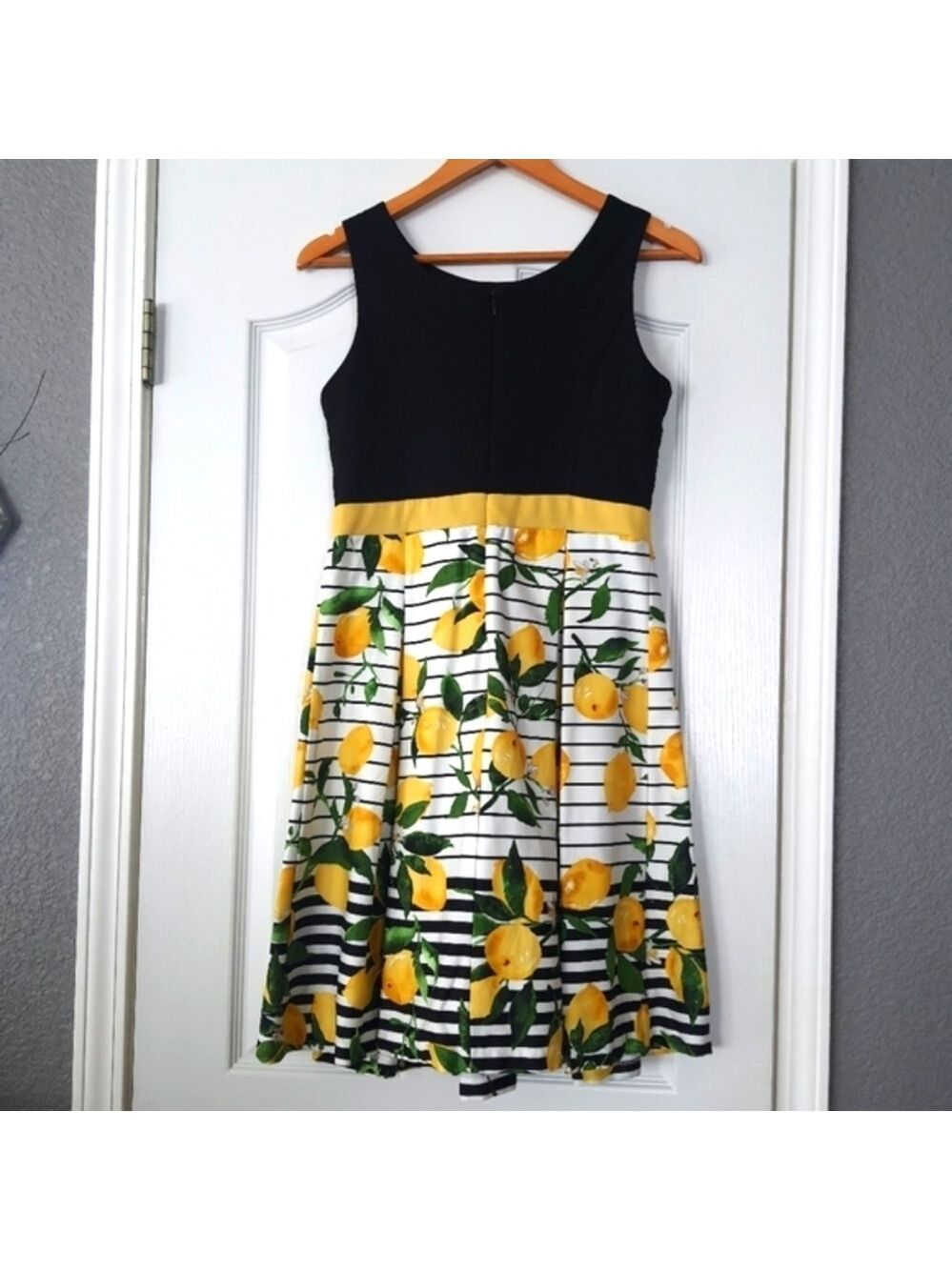 Lemon Print Striped Dress Womens 4 Black Yellow White Sleeveless Pleats